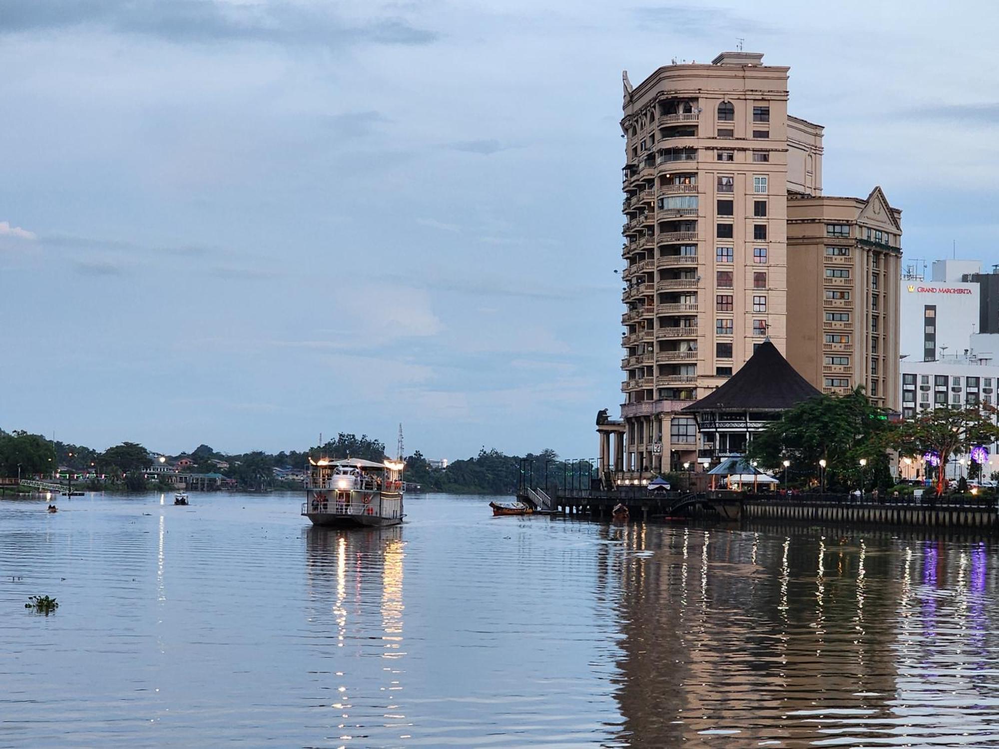 Apartment Riverbank Waterfront